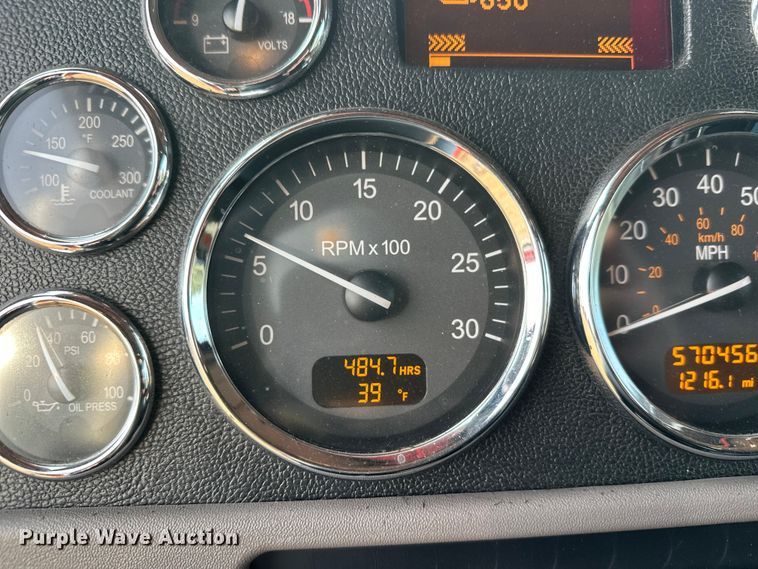 image for item DW4389 2020 Peterbilt 389 semi truck