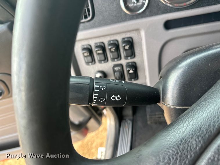 image for item DW4389 2020 Peterbilt 389 semi truck