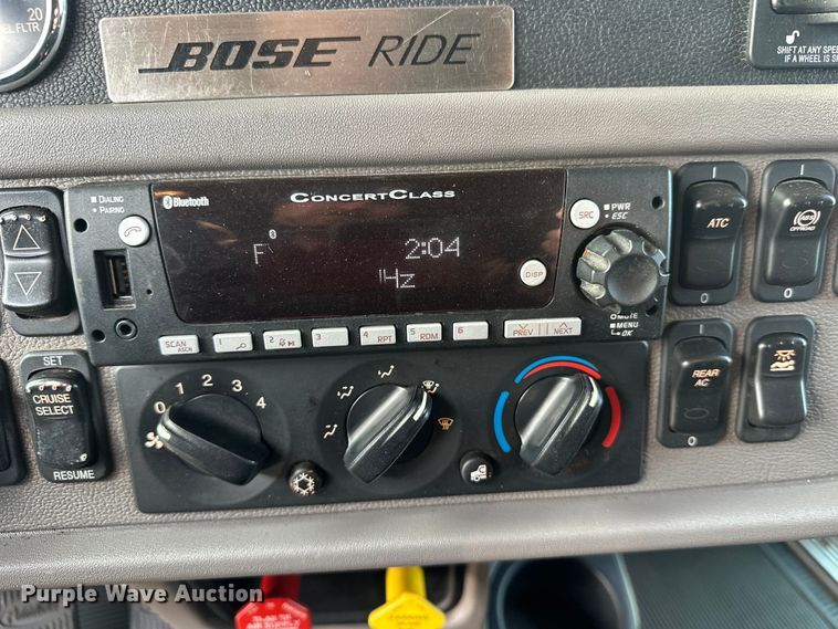 image for item DW4389 2020 Peterbilt 389 semi truck