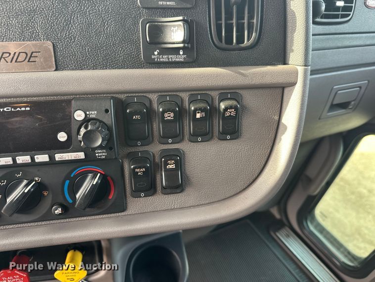 image for item DW4389 2020 Peterbilt 389 semi truck