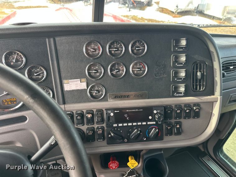 image for item DW4389 2020 Peterbilt 389 semi truck