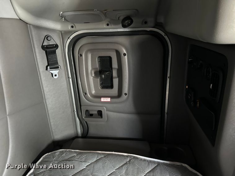 image for item DW4389 2020 Peterbilt 389 semi truck