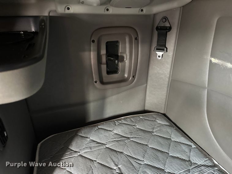 image for item DW4389 2020 Peterbilt 389 semi truck