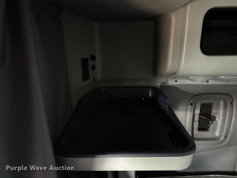 image for item DW4389 2020 Peterbilt 389 semi truck