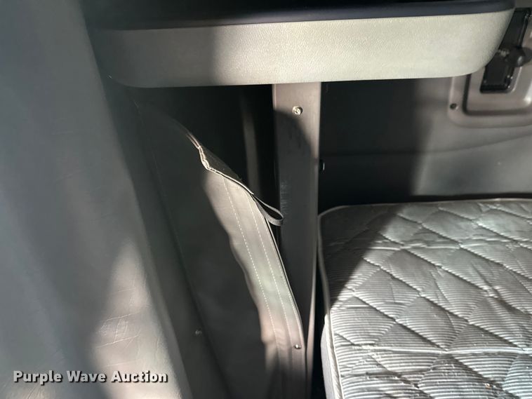 image for item DW4389 2020 Peterbilt 389 semi truck