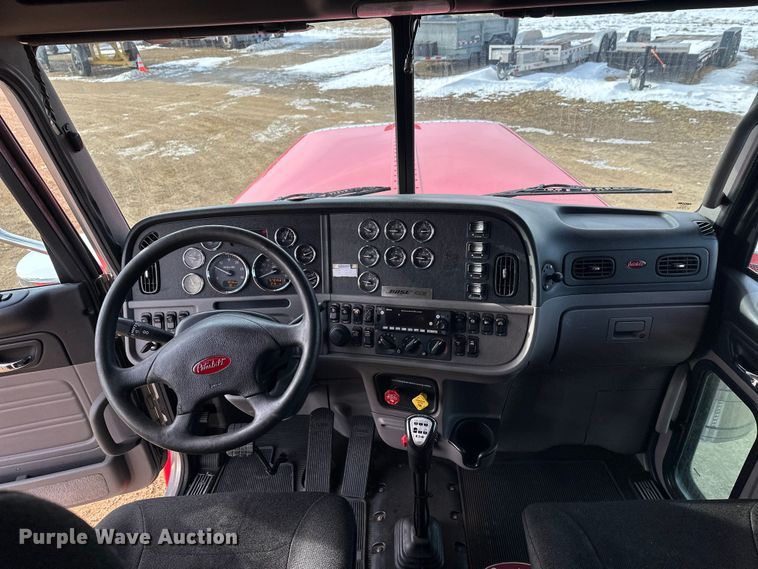 image for item DW4389 2020 Peterbilt 389 semi truck