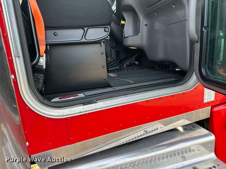 image for item DW4389 2020 Peterbilt 389 semi truck