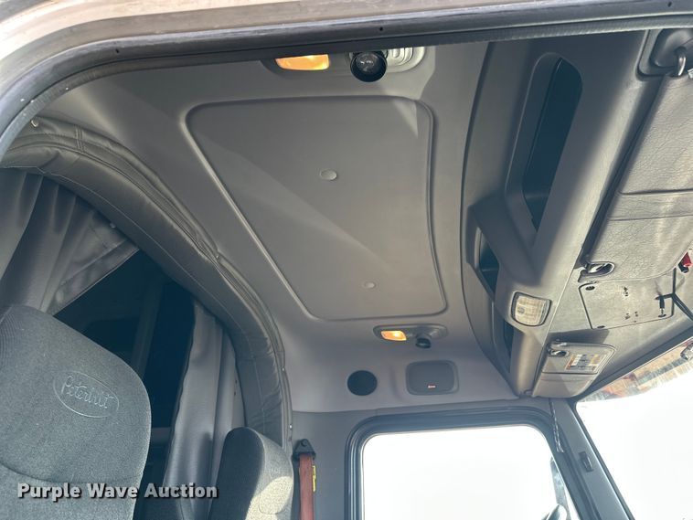 image for item DW4389 2020 Peterbilt 389 semi truck