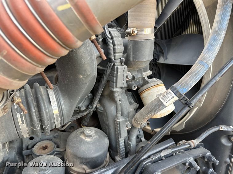 image for item DW4389 2020 Peterbilt 389 semi truck