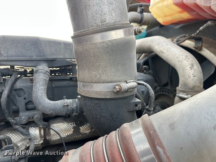 image for item DW4389 2020 Peterbilt 389 semi truck