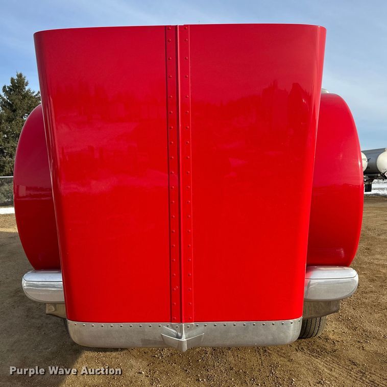 image for item DW4389 2020 Peterbilt 389 semi truck