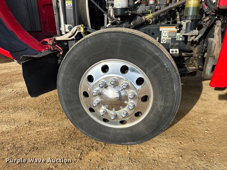 image for item DW4389 2020 Peterbilt 389 semi truck