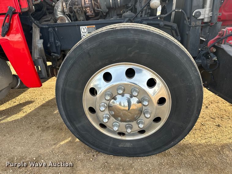 image for item DW4389 2020 Peterbilt 389 semi truck