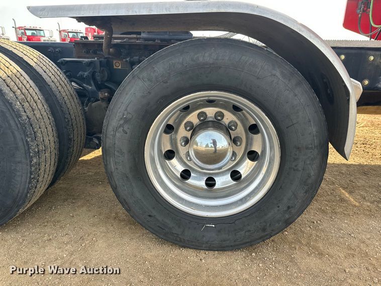 image for item DW4389 2020 Peterbilt 389 semi truck