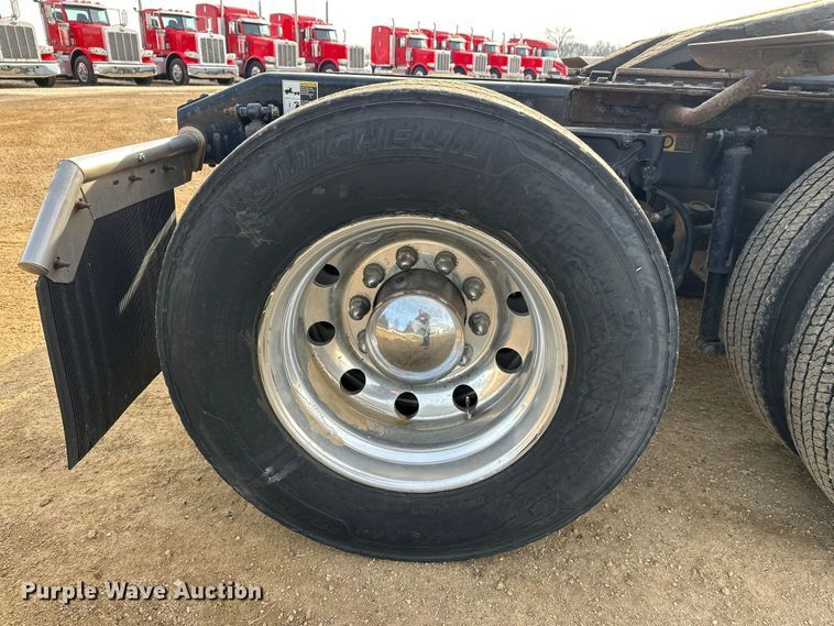 image for item DW4389 2020 Peterbilt 389 semi truck