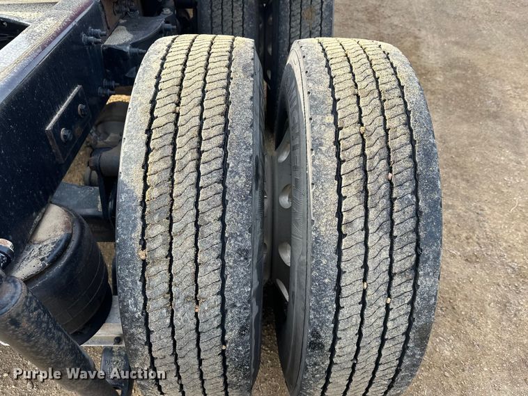 image for item DW4389 2020 Peterbilt 389 semi truck