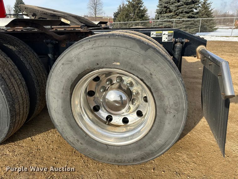 image for item DW4389 2020 Peterbilt 389 semi truck