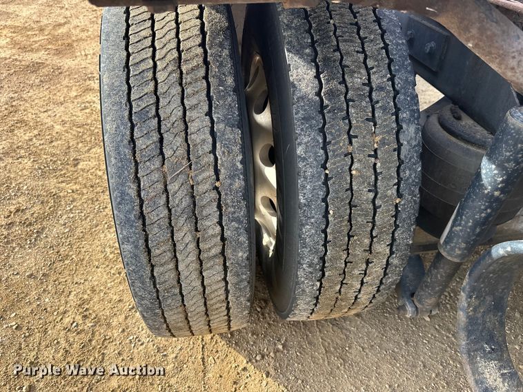 image for item DW4389 2020 Peterbilt 389 semi truck