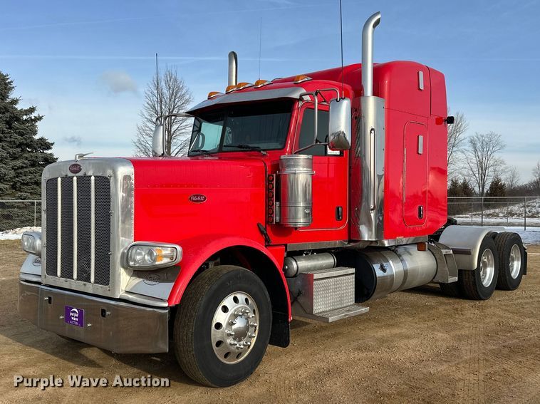 image for item DW4390 2022 Peterbilt 389 semi truck