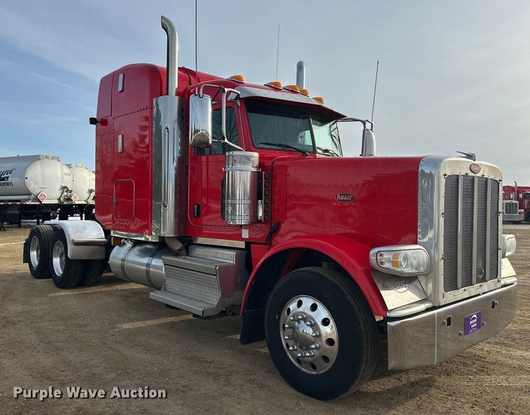 image for item DW4390 2022 Peterbilt 389 semi truck