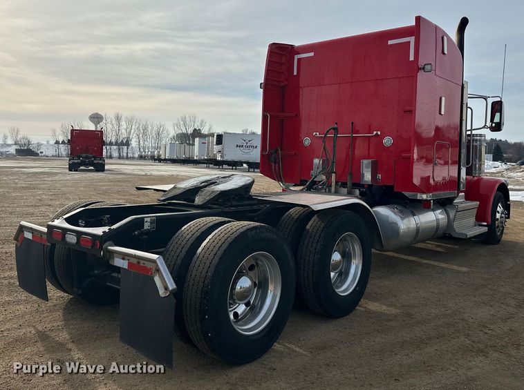 image for item DW4390 2022 Peterbilt 389 semi truck