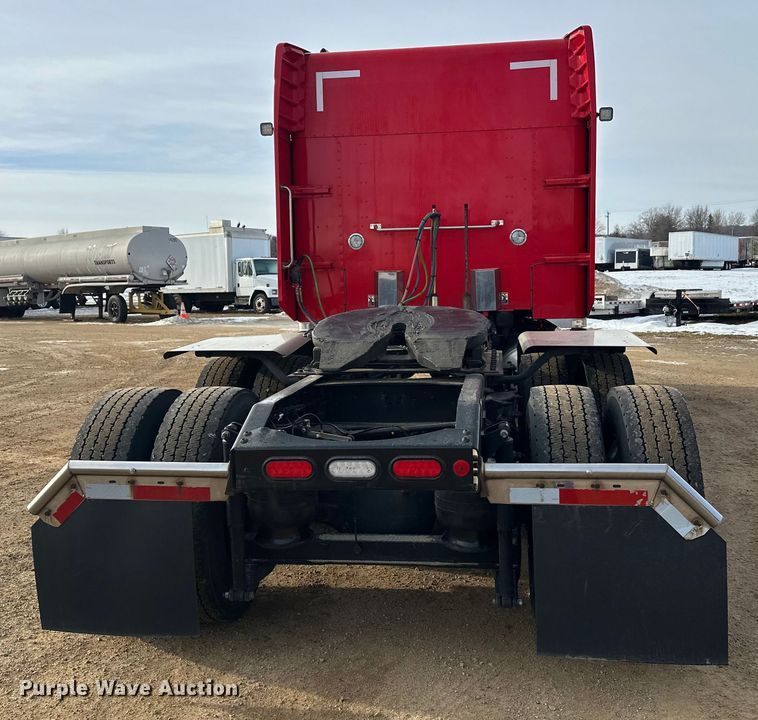 image for item DW4390 2022 Peterbilt 389 semi truck