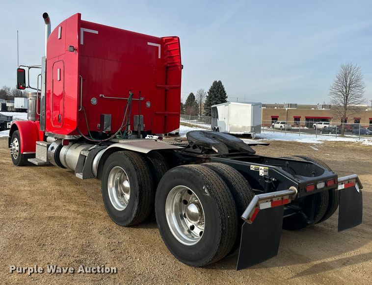 image for item DW4390 2022 Peterbilt 389 semi truck