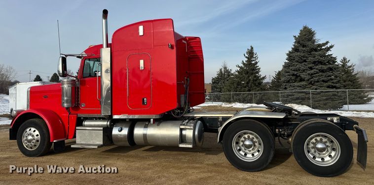 image for item DW4390 2022 Peterbilt 389 semi truck