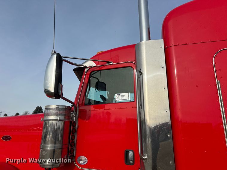 image for item DW4390 2022 Peterbilt 389 semi truck
