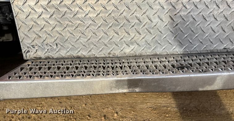 image for item DW4390 2022 Peterbilt 389 semi truck