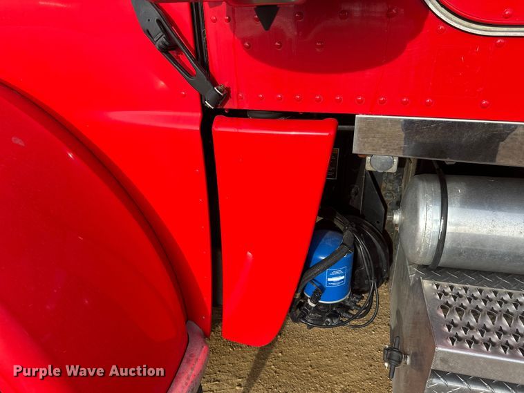 image for item DW4390 2022 Peterbilt 389 semi truck