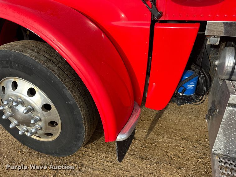 image for item DW4390 2022 Peterbilt 389 semi truck