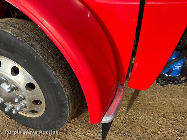 image for item DW4390 2022 Peterbilt 389 semi truck