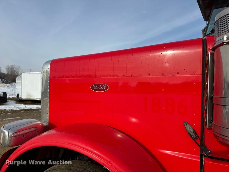 image for item DW4390 2022 Peterbilt 389 semi truck