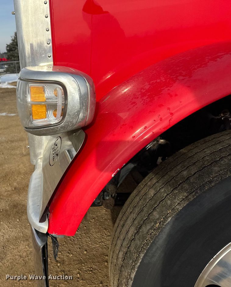 image for item DW4390 2022 Peterbilt 389 semi truck