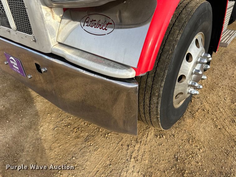 image for item DW4390 2022 Peterbilt 389 semi truck