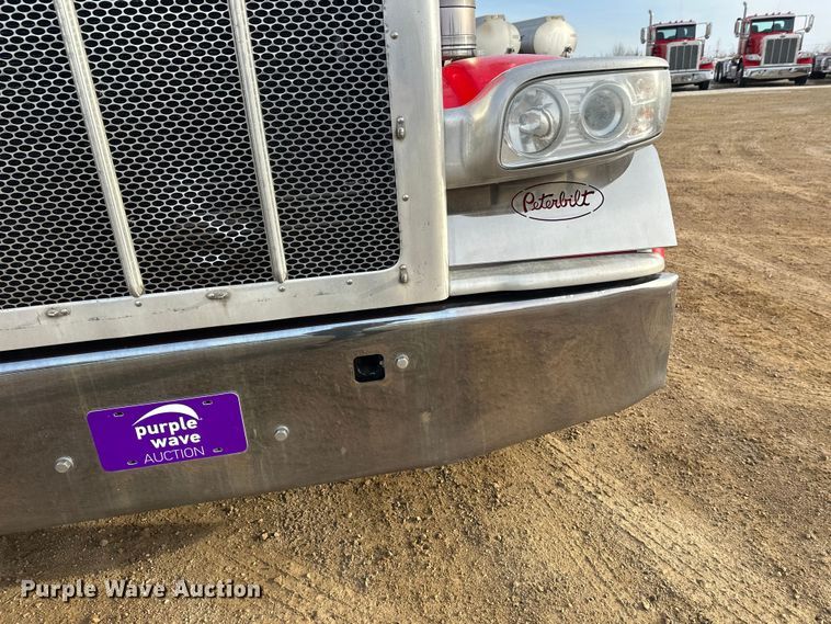 image for item DW4390 2022 Peterbilt 389 semi truck