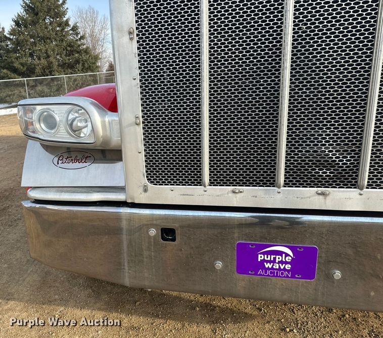 image for item DW4390 2022 Peterbilt 389 semi truck