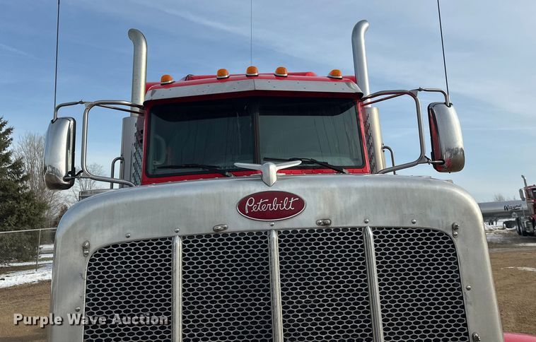 image for item DW4390 2022 Peterbilt 389 semi truck