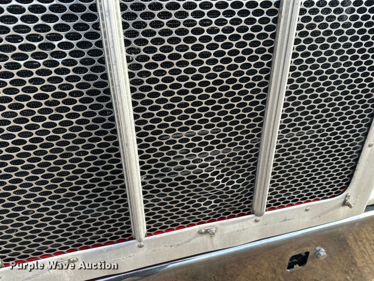 image for item DW4390 2022 Peterbilt 389 semi truck