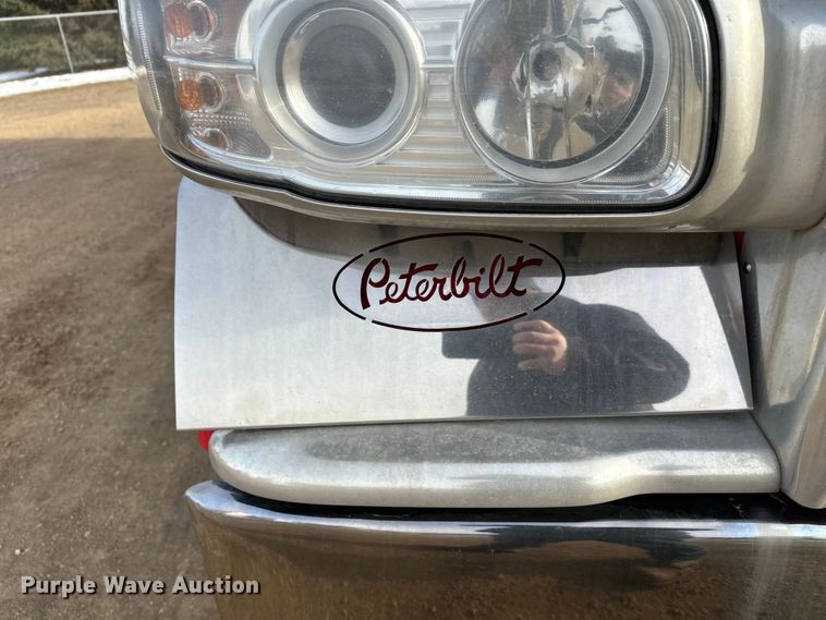 image for item DW4390 2022 Peterbilt 389 semi truck