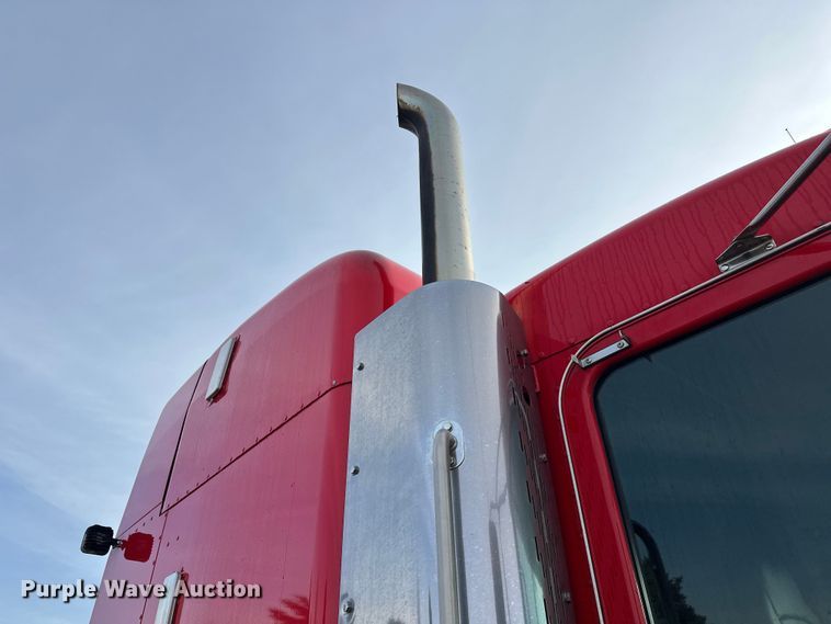 image for item DW4390 2022 Peterbilt 389 semi truck