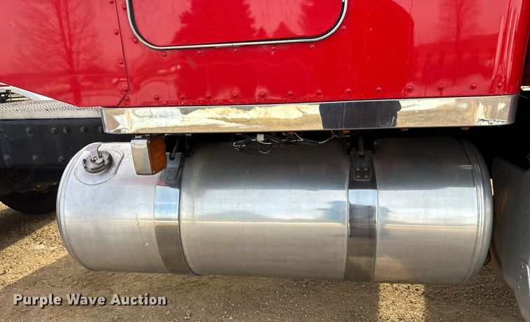 image for item DW4390 2022 Peterbilt 389 semi truck