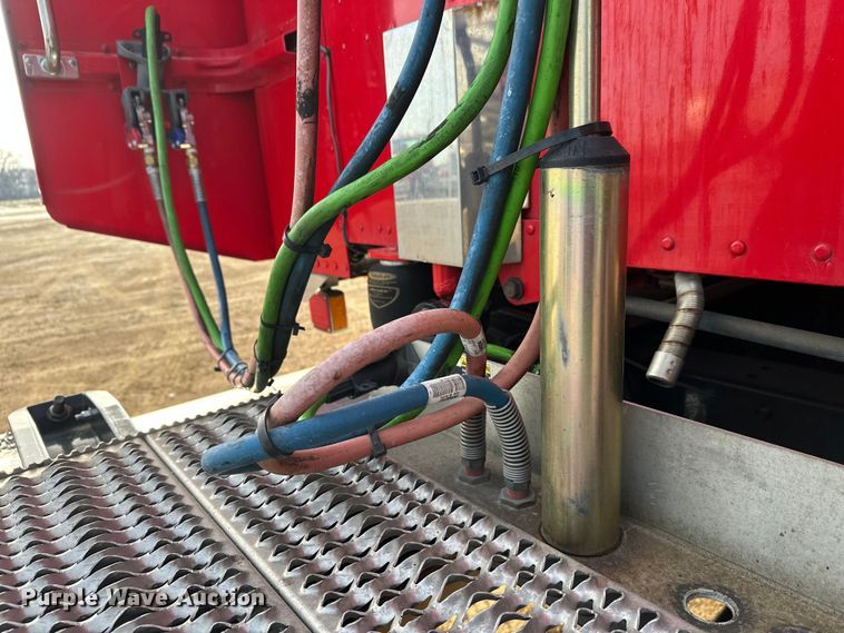 image for item DW4390 2022 Peterbilt 389 semi truck