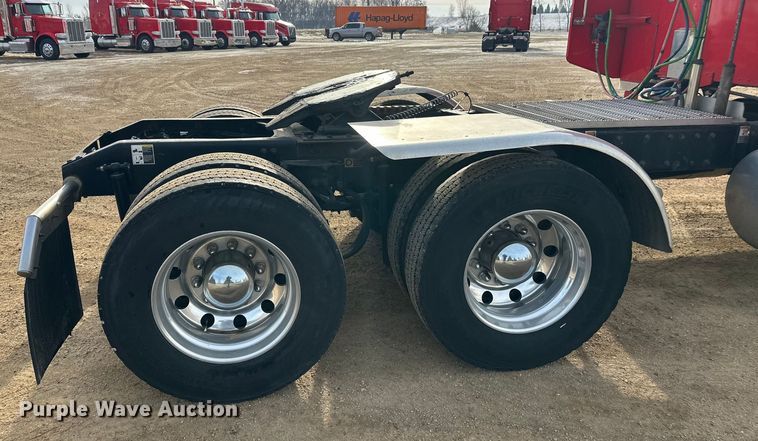 image for item DW4390 2022 Peterbilt 389 semi truck