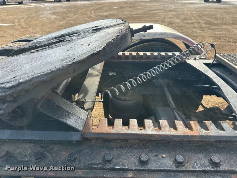 image for item DW4390 2022 Peterbilt 389 semi truck