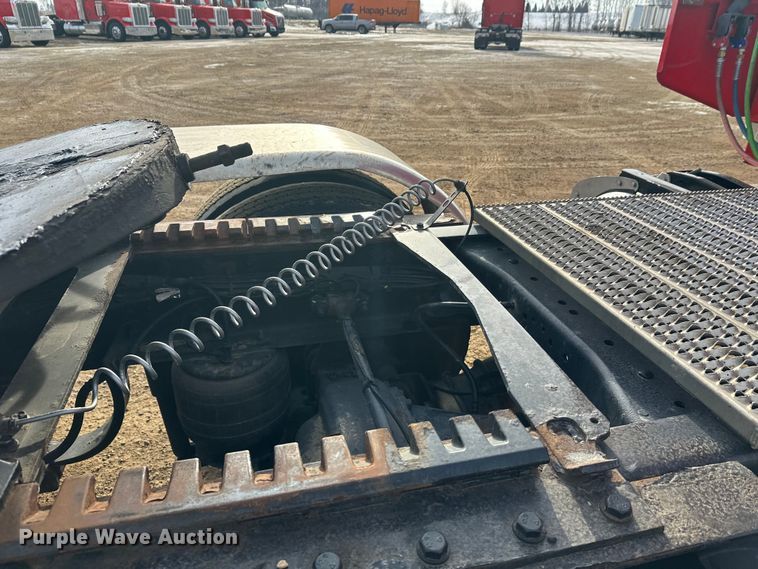 image for item DW4390 2022 Peterbilt 389 semi truck