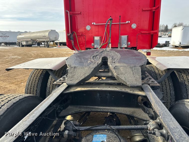 image for item DW4390 2022 Peterbilt 389 semi truck