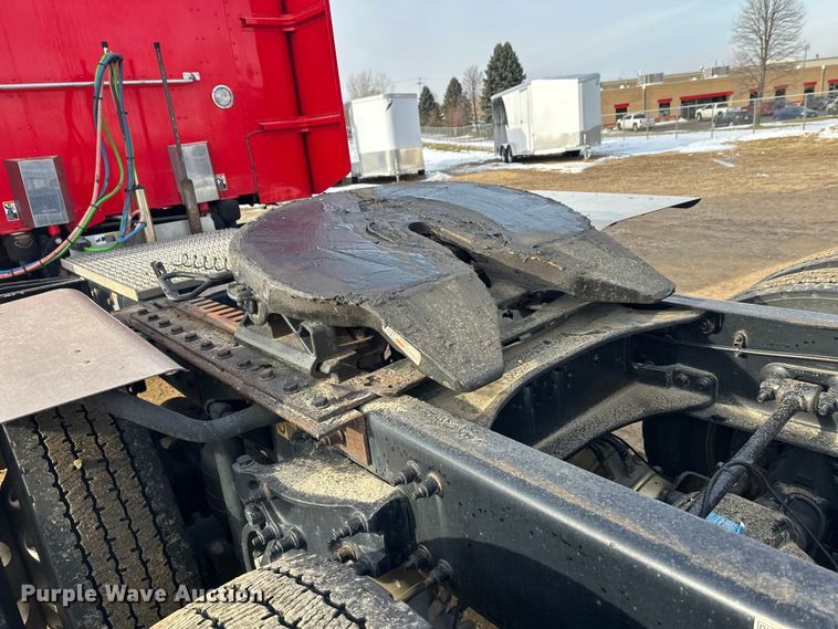 image for item DW4390 2022 Peterbilt 389 semi truck