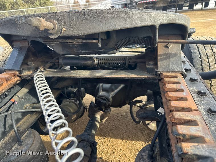 image for item DW4390 2022 Peterbilt 389 semi truck